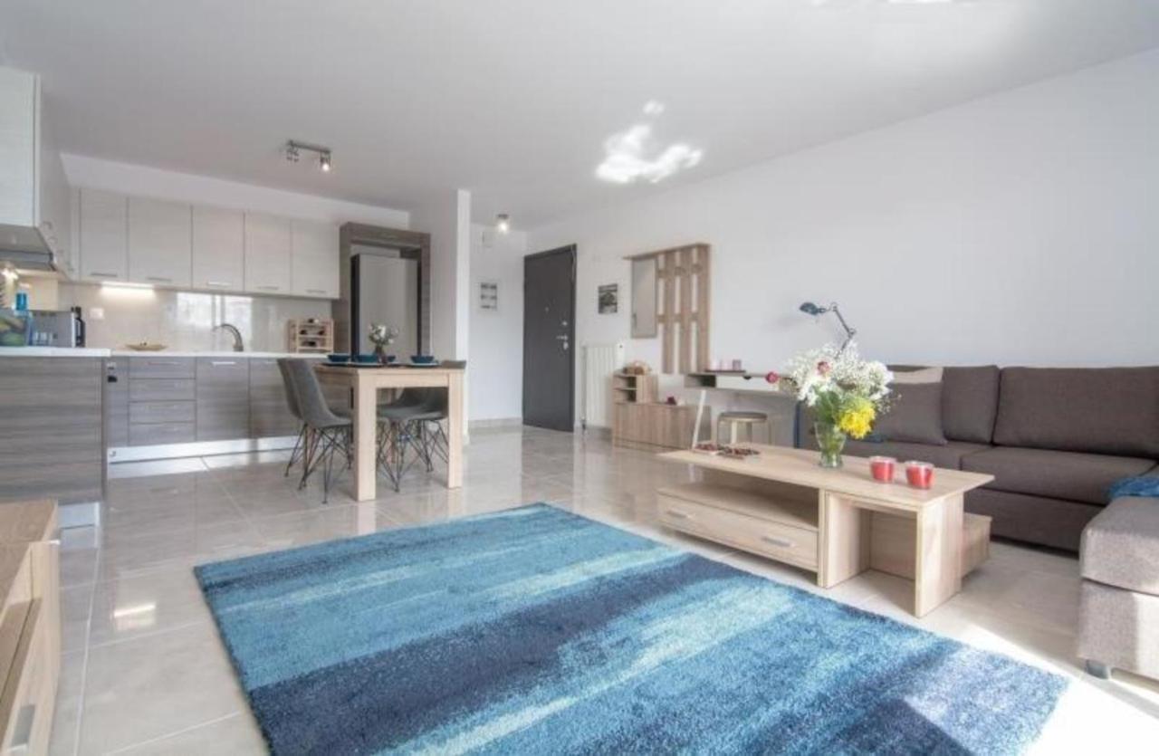 New Spacious Apartment Located In Pireus Zewnętrze zdjęcie