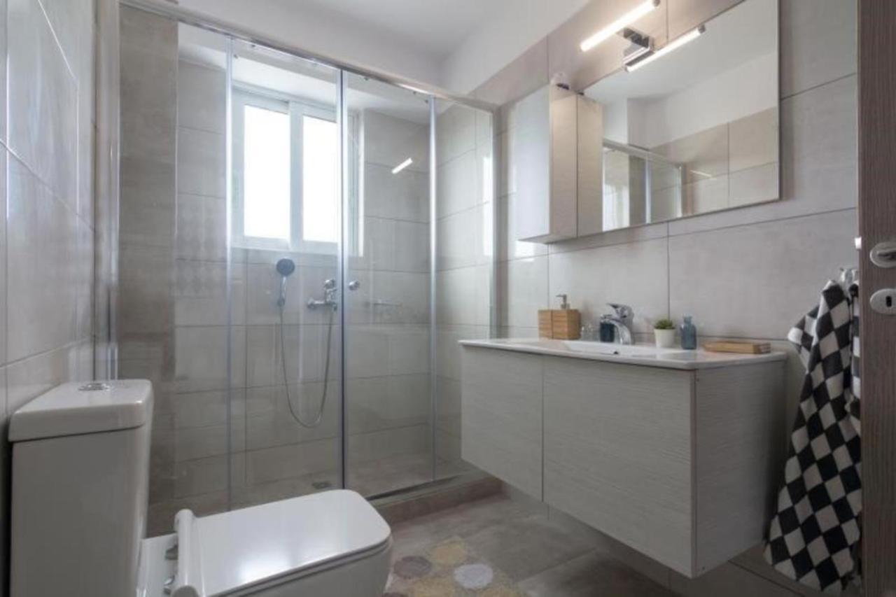 New Spacious Apartment Located In Pireus Zewnętrze zdjęcie